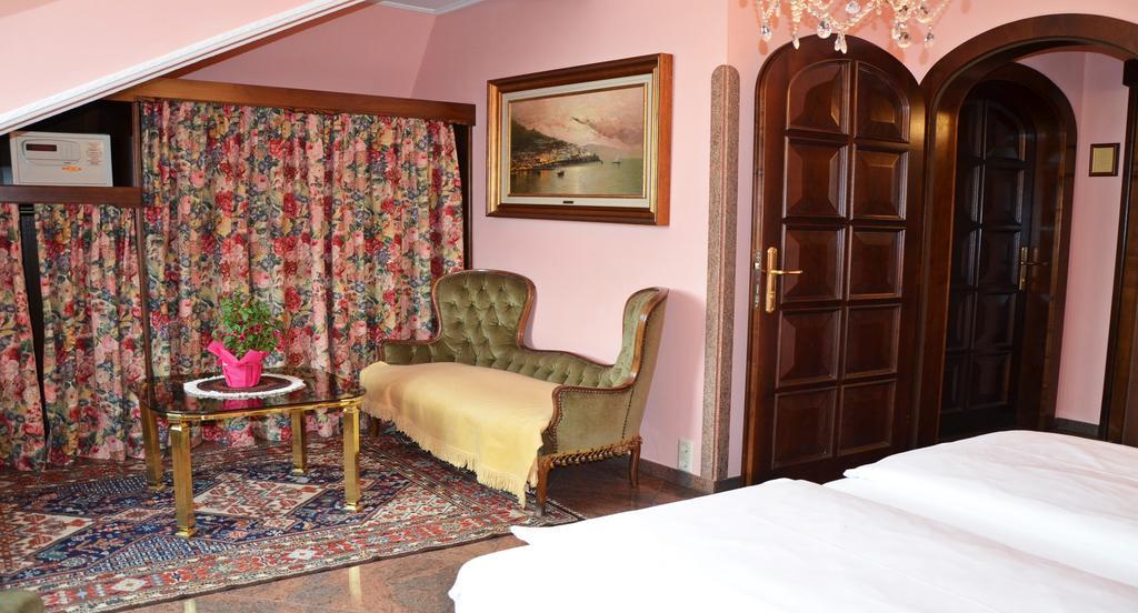 Seehotel Porcia Portschach am Woerthersee Ngoại thất bức ảnh