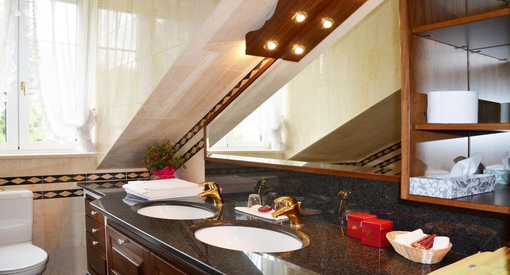 Seehotel Porcia Portschach am Woerthersee Ngoại thất bức ảnh