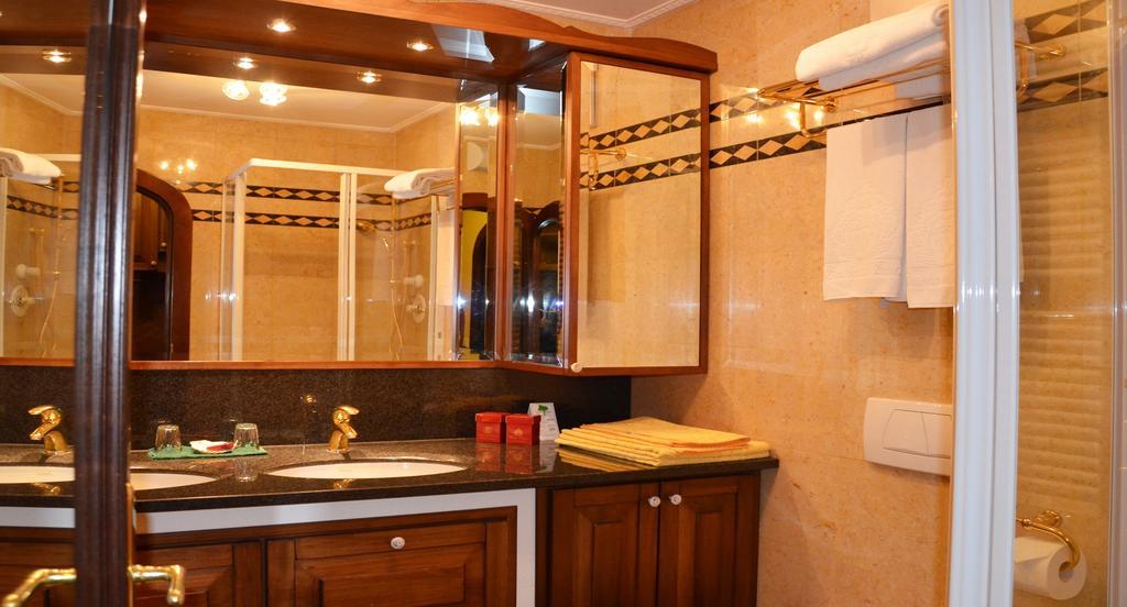 Seehotel Porcia Portschach am Woerthersee Ngoại thất bức ảnh