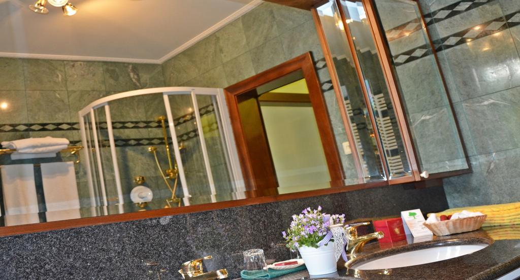 Seehotel Porcia Portschach am Woerthersee Ngoại thất bức ảnh